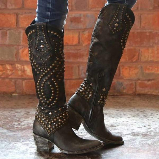 EB | Hohe Stiefel mit Metallnieten und Kobigem Absatz