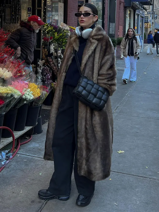 EB | Lange Winterjacke mit Weicher Textur und Klassischem Schnitt für Frauen Ideal für Kaltes Wetter