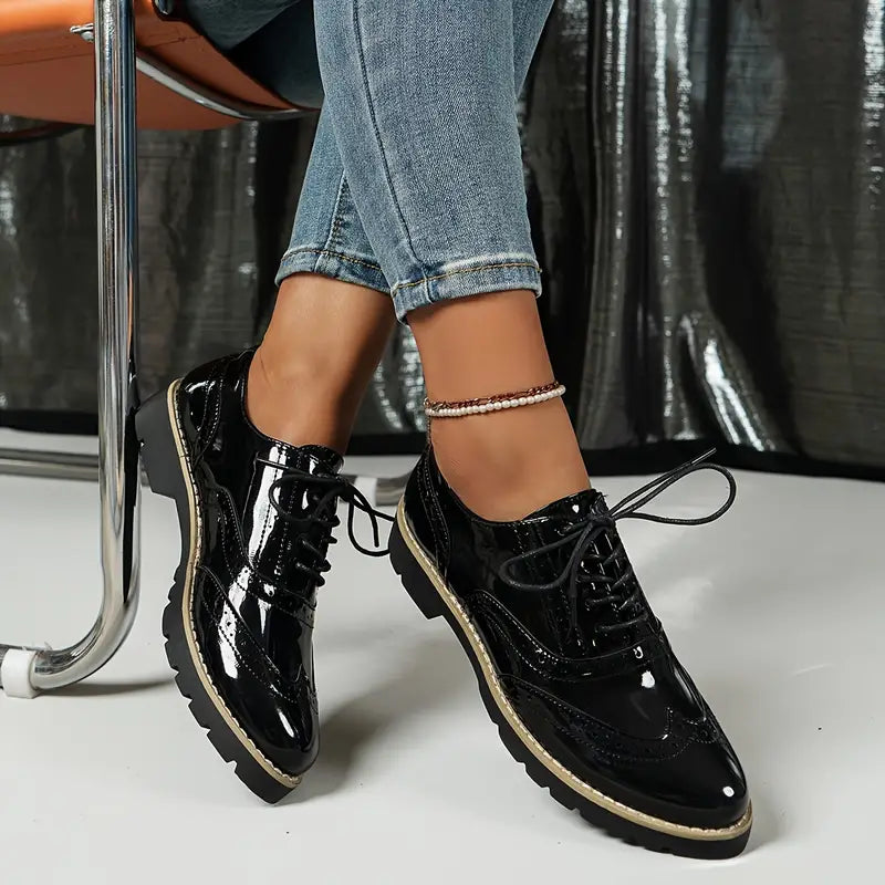 Glänzende Lederschuhe EB
