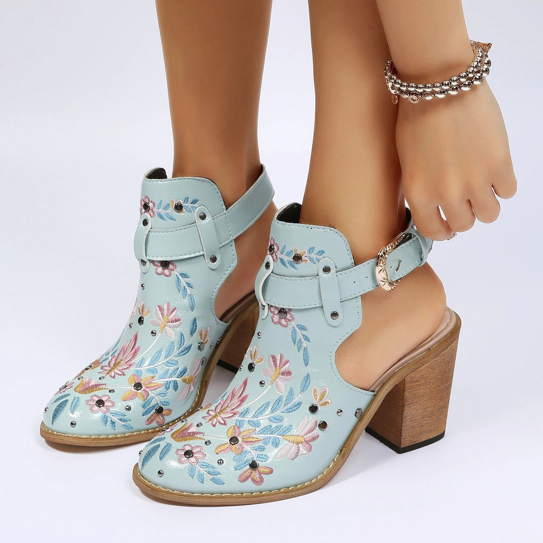 Stiefelsandalen mit großem Absatz EB