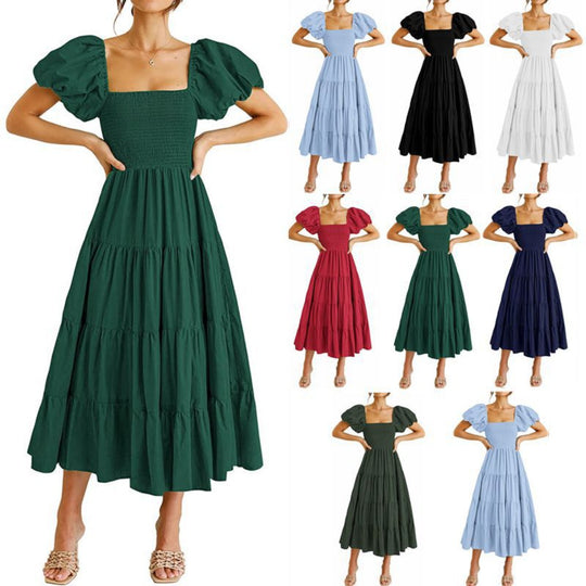 EB | Plissee-Kleid mit quadratischem Ausschnitt und Neckholder-Blasenärmeln