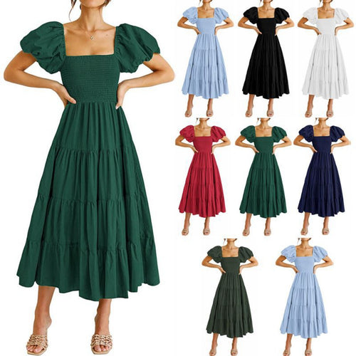 EB | Plissee-Kleid mit quadratischem Ausschnitt und Neckholder-Blasenärmeln