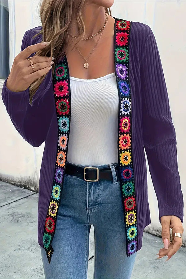EB | Boho Strickjacke mit Blumenbesatz und Langen Ärmeln