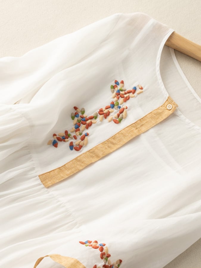EB | Besticktes Kleid aus Baumwolle