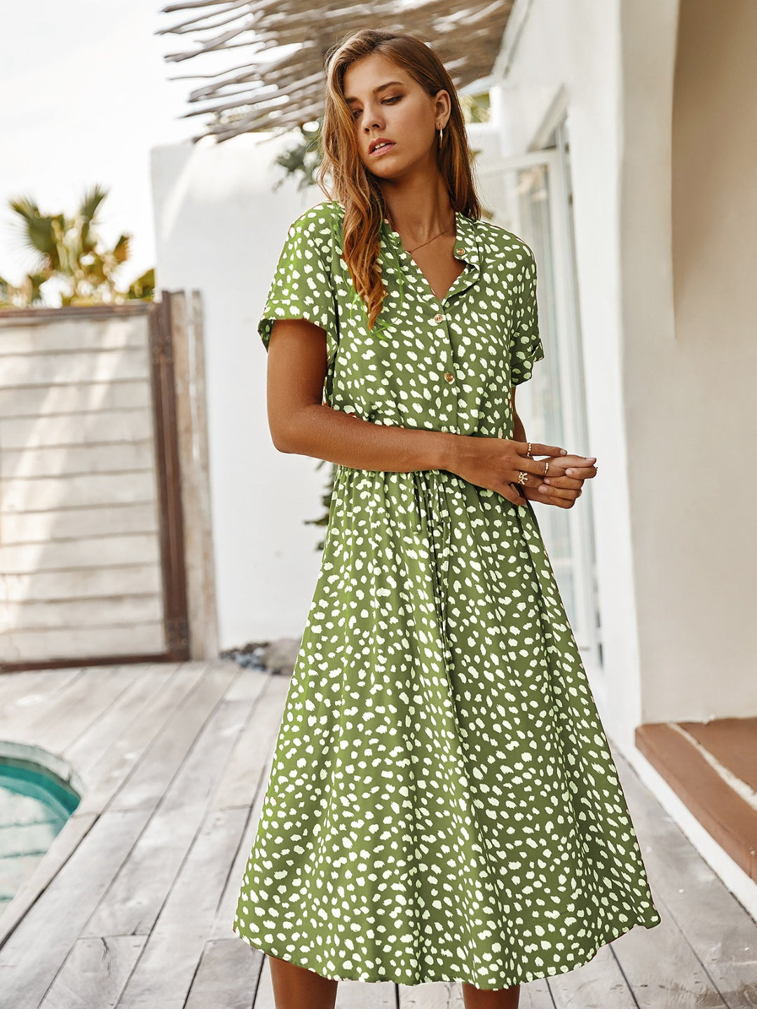EB | Polka-Dot-Kleid mit V-Ausschnitt und Knöpfen