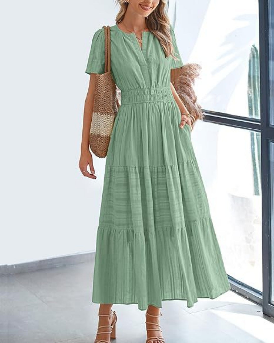 EB | Kleid mit V-Ausschnitt und plissierten Blasenärmeln