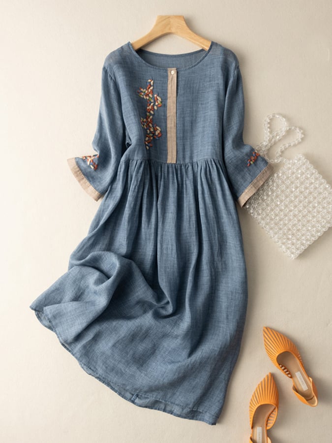 EB | Besticktes Kleid aus Baumwolle