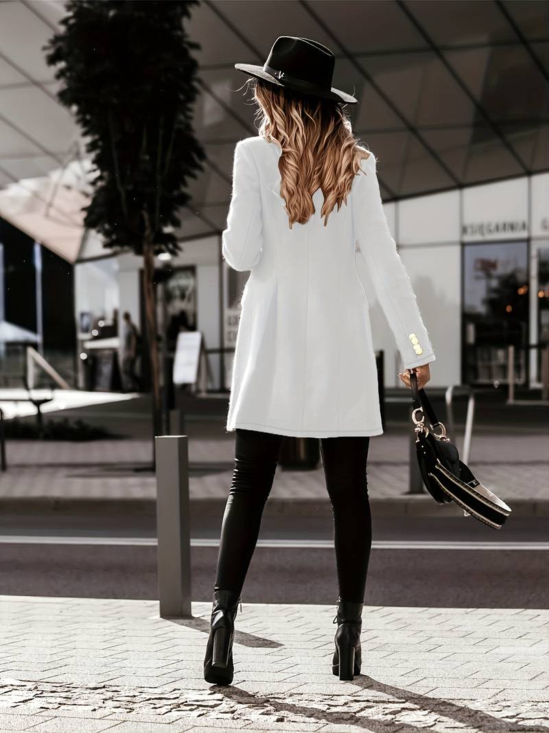 EB | Modisches und Minimalistisches Winterkleidungsstück
