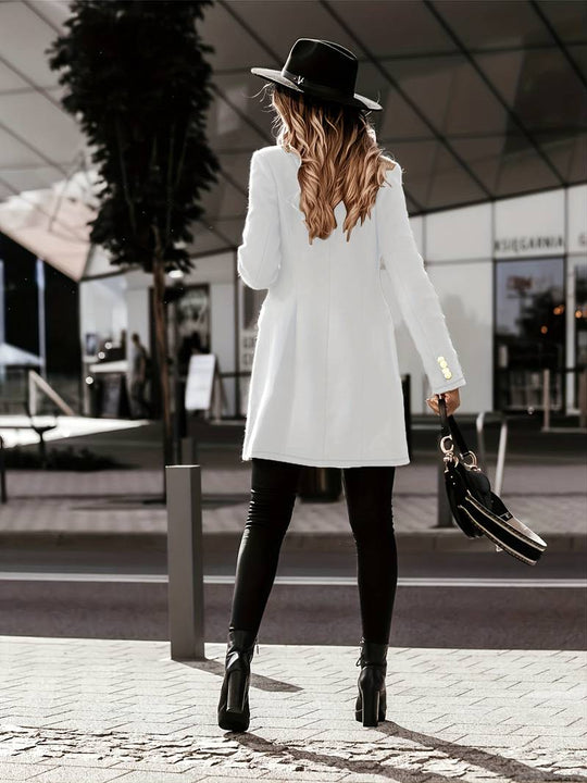 EB | Modisches und Minimalistisches Winterkleidungsstück