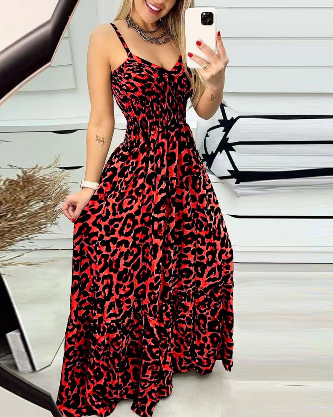 EB | Kleid mit Leopardenmuster und Hosenträgern mit V-Ausschnitt