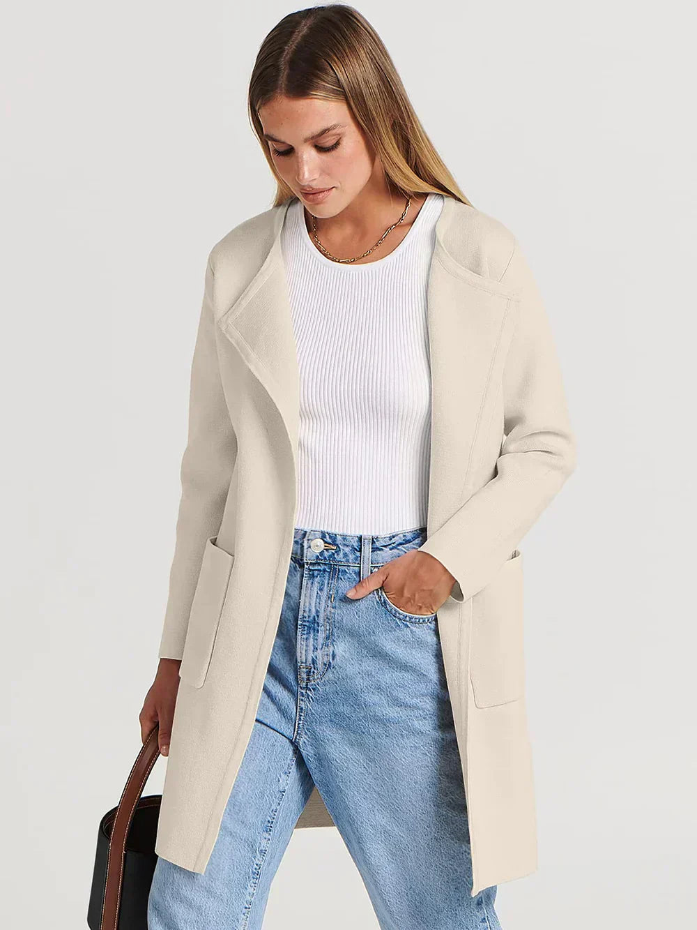 EB | Mantel Locker Schnitt Knielang Breite Revers Minimalistisches Design