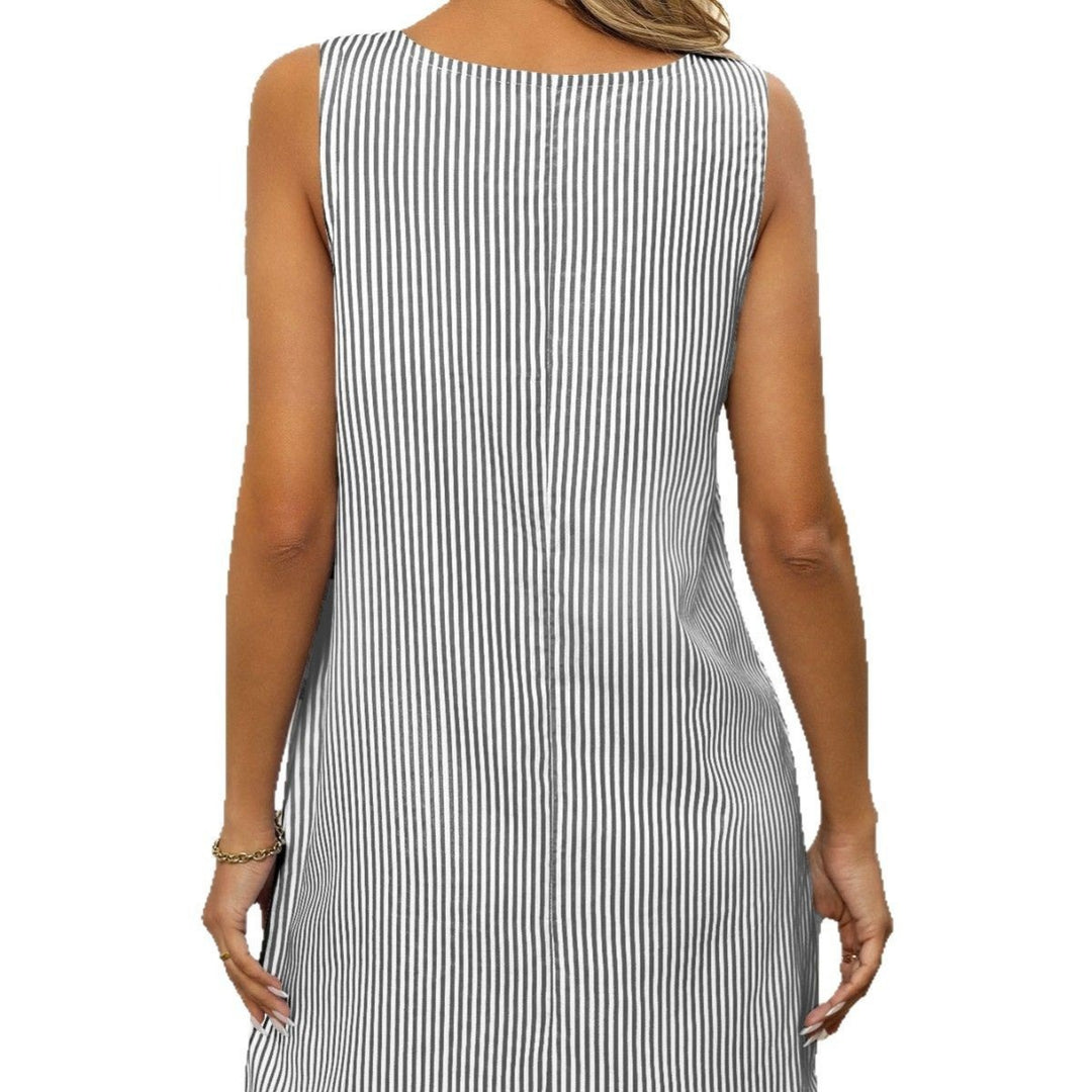 EB | Gestreiftes Kleid mit Knopfleiste