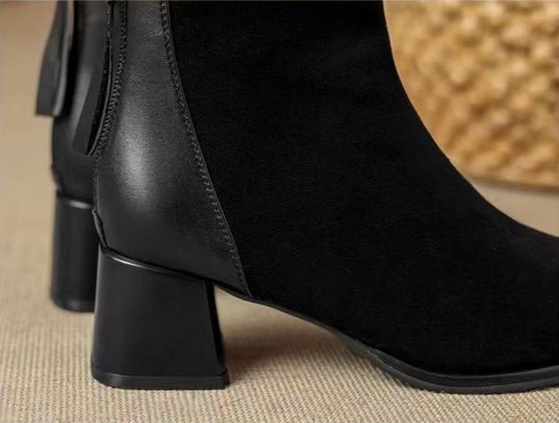 Stilvolle Blockabsatzstiefel mit Reißverschluss hinten EB