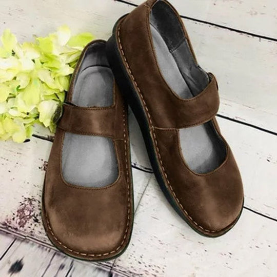 Elegante Damenschuhe mit Verzierungen EB