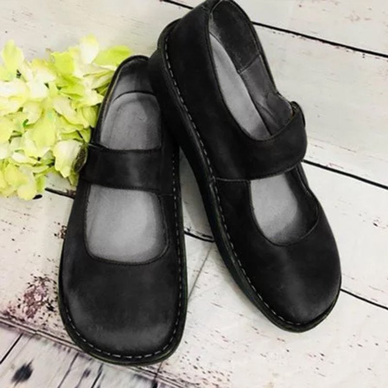 Elegante Damenschuhe mit Verzierungen EB