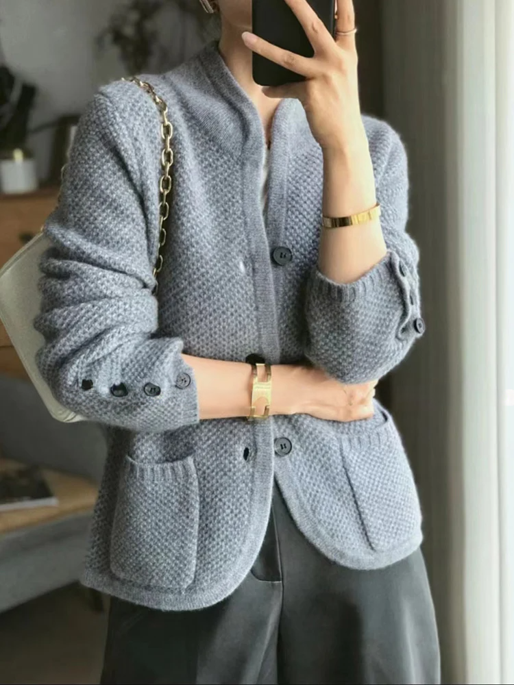 EB | Eleganter Strickcardigan mit Hohem Kragen