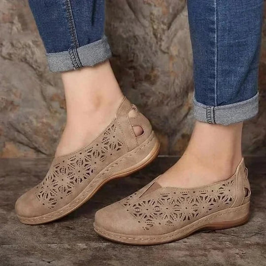 Damenschuhe mit elastischen Löchern EB
