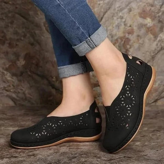 Damenschuhe mit elastischen Löchern EB