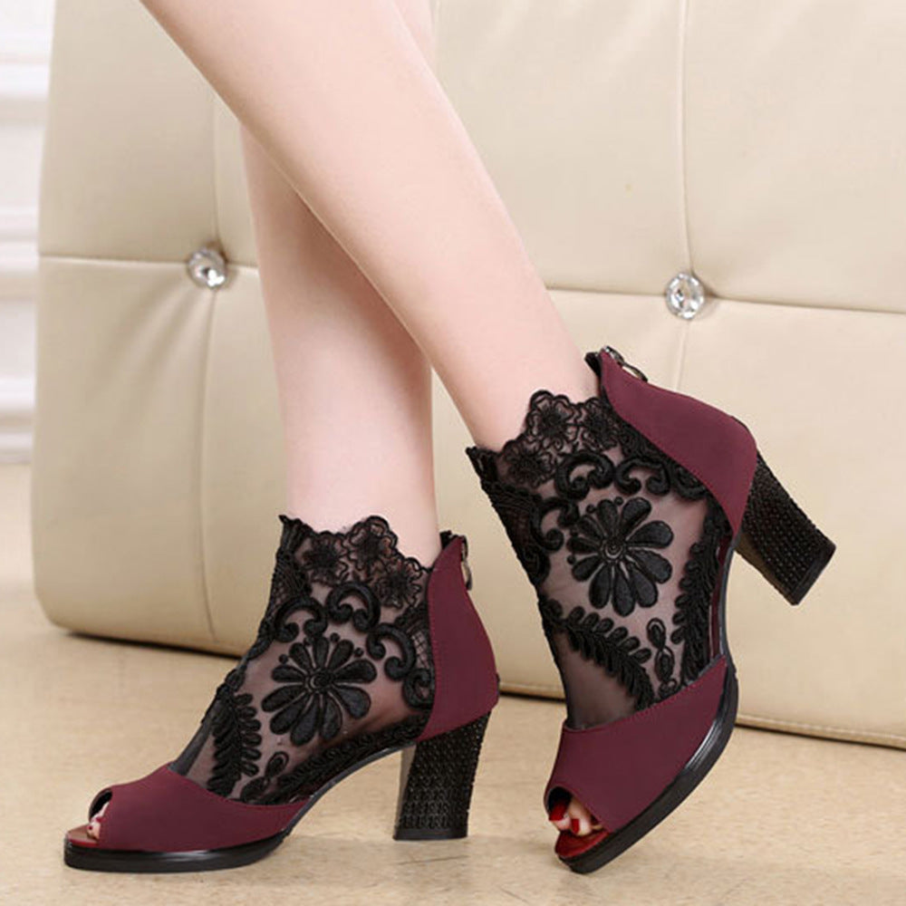 Damen elegante Peeptoe-Stiefeletten mit floralen Spitzenverzierungen und hohem Blockabsatz EB