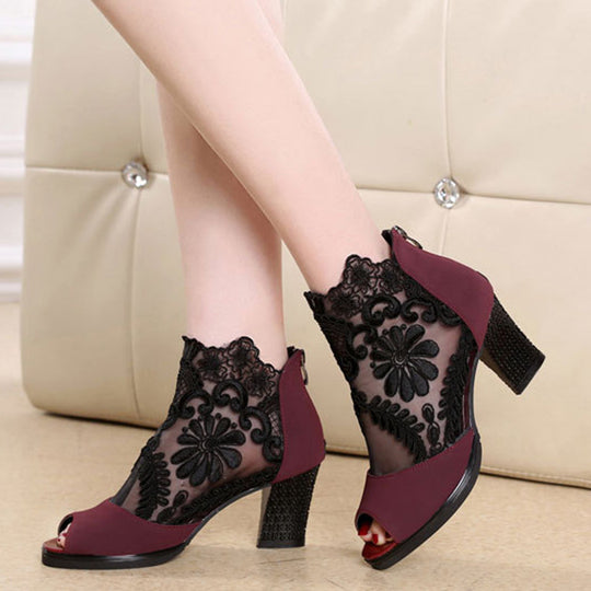 Damen elegante Peeptoe-Stiefeletten mit floralen Spitzenverzierungen und hohem Blockabsatz EB