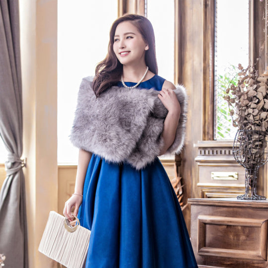 Damen Eleganter Pelzüberwurf mit weichem, voluminösem Design EB