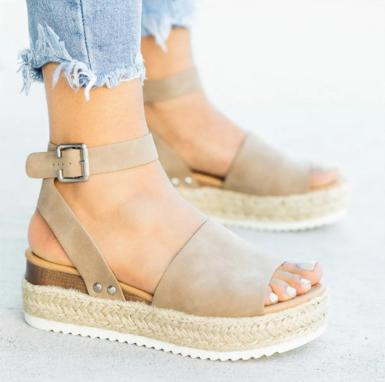 Damen Wedge-Sandalen mit verstellbarem Riemen und komfortablem Fußbett EB