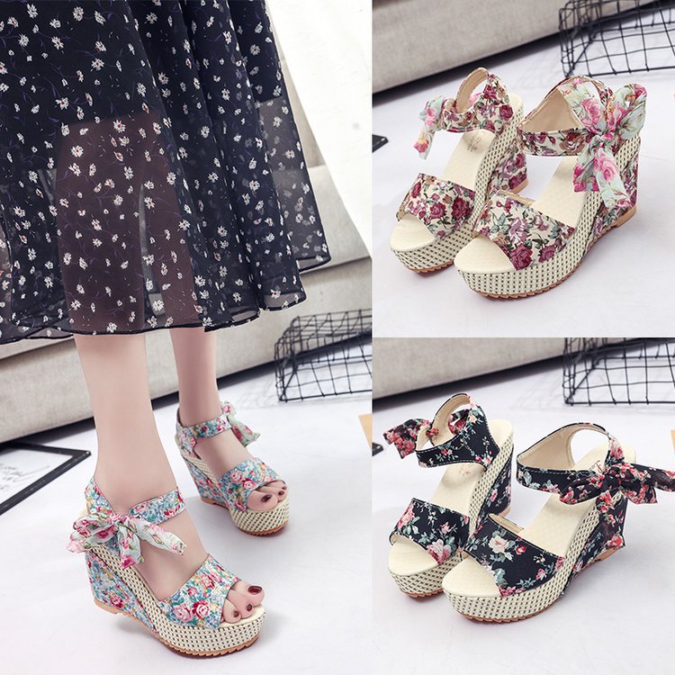 Damen Wedge-Sandalen mit floralem Design und komfortabler Riemenverzierung EB