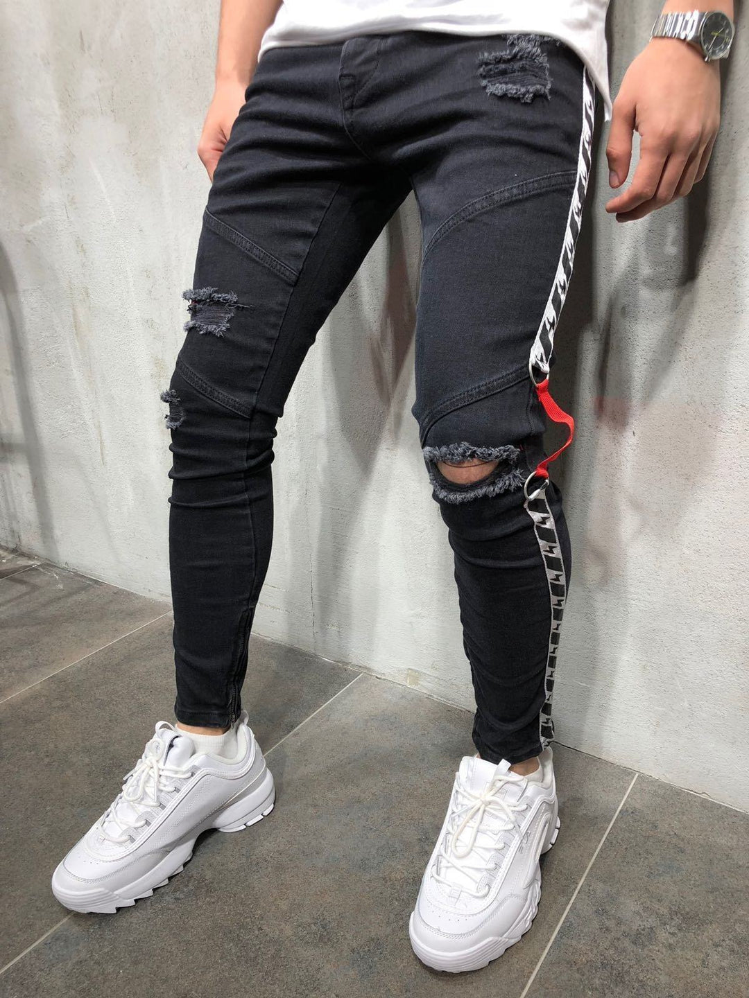 Herren modische Ripped Jeans mit kontrastierenden seitlichen Streifen und detailverliebten Designelementen EB