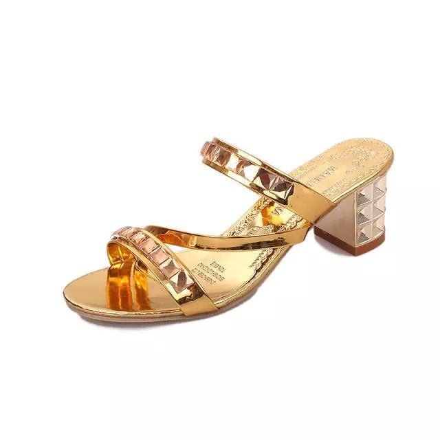 Damen Sandalen mit elegantem Blockabsatz und modischen Verschlüssen EB