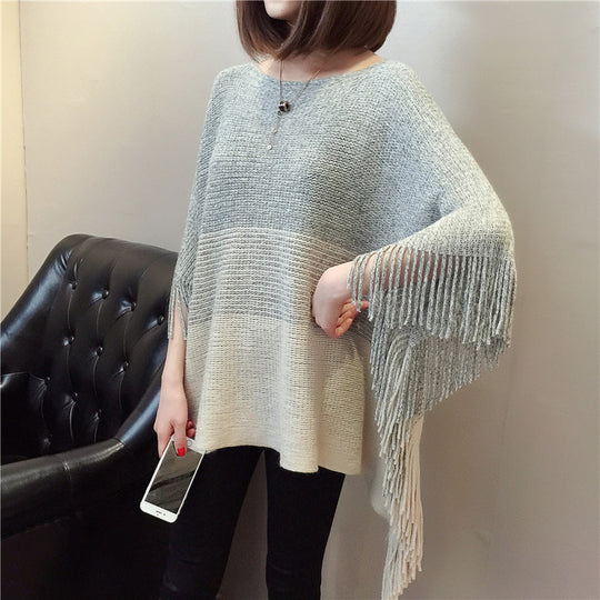 Damen Strickponcho mit Fransen und modischem Farbverlauf EB