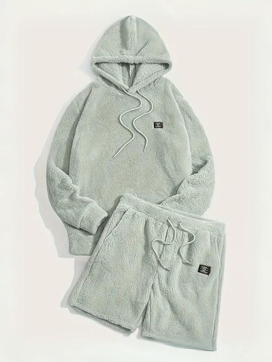 EB | Fluffy Hoodie und Shorts