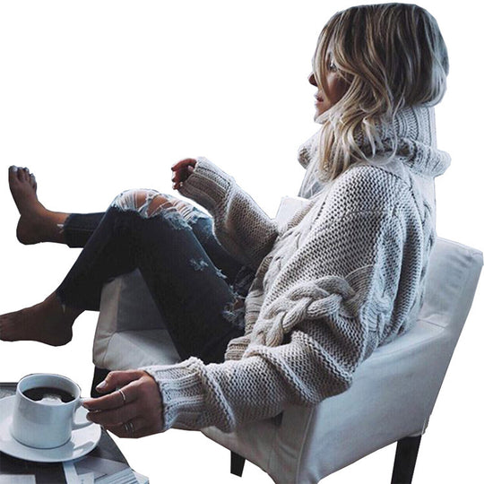 Damen Grobstrickpullover mit hohem Kragen und verspieltem Zopfmuster EB