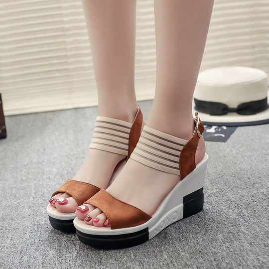Damen Wedge-Sandaletten mit elastischem Riemendesign und gepolsterter Innensohle EB