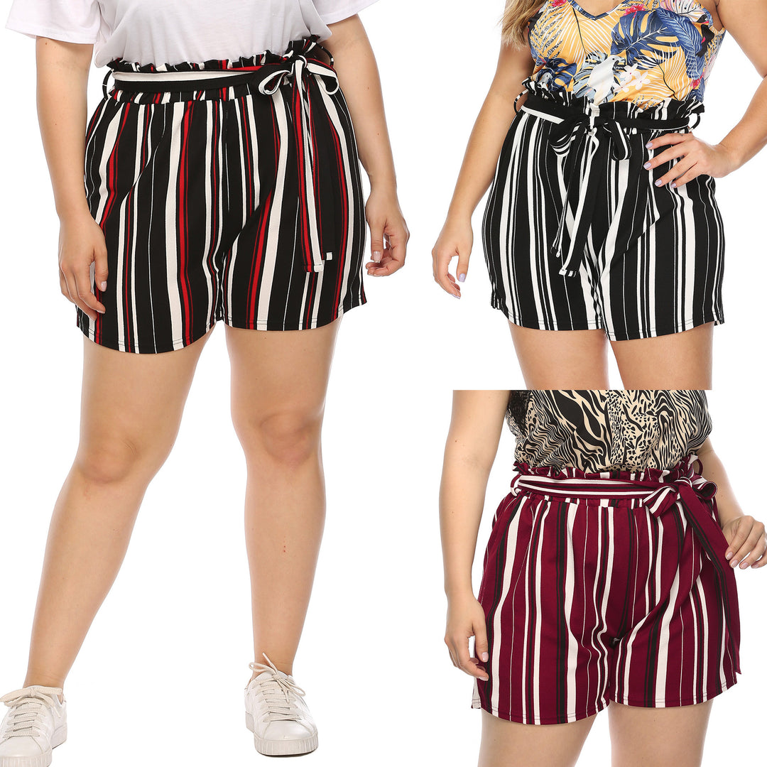 Damen elegant geschnittene gestreifte Shorts mit dekorativem Bindegürtel EB