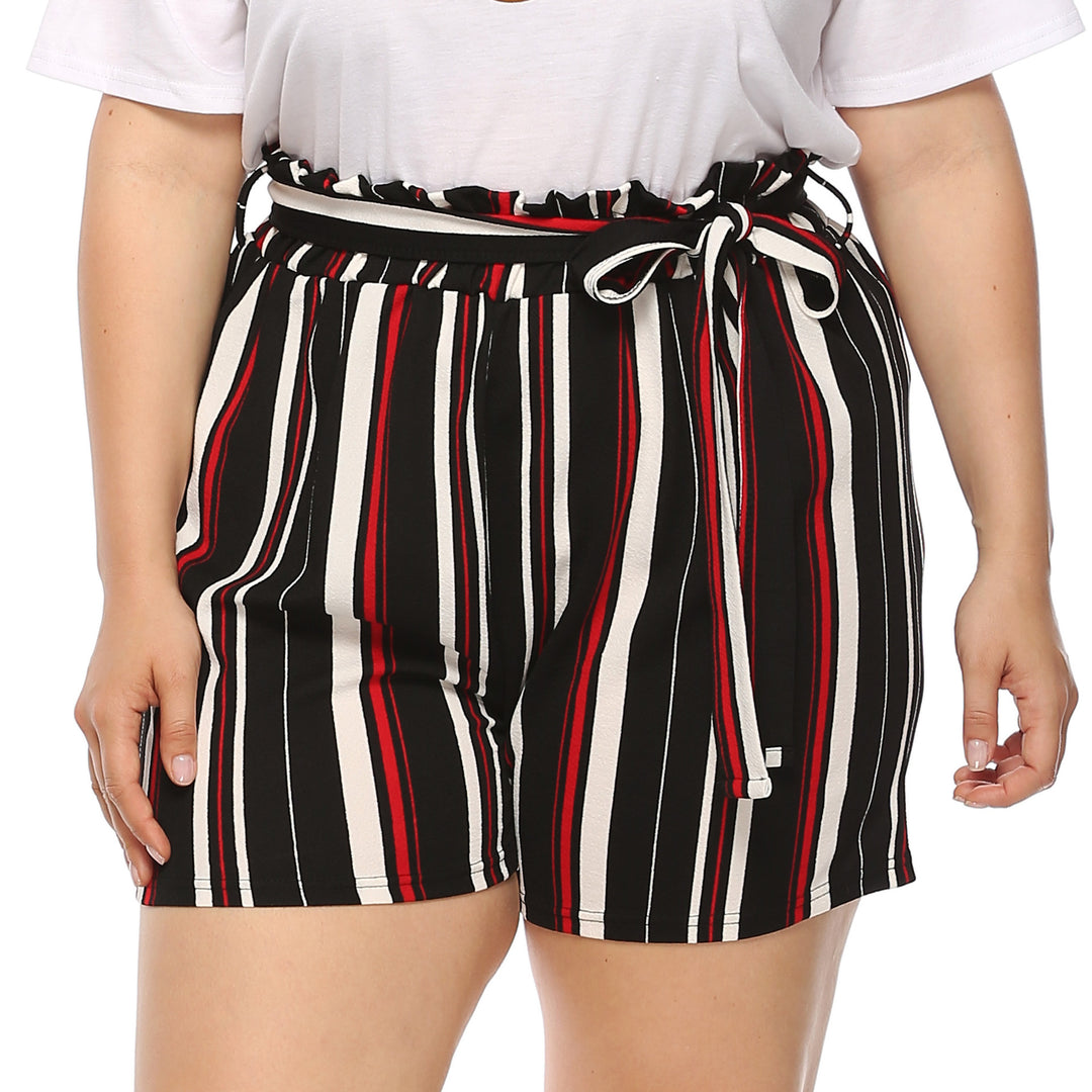 Damen elegant geschnittene gestreifte Shorts mit dekorativem Bindegürtel EB