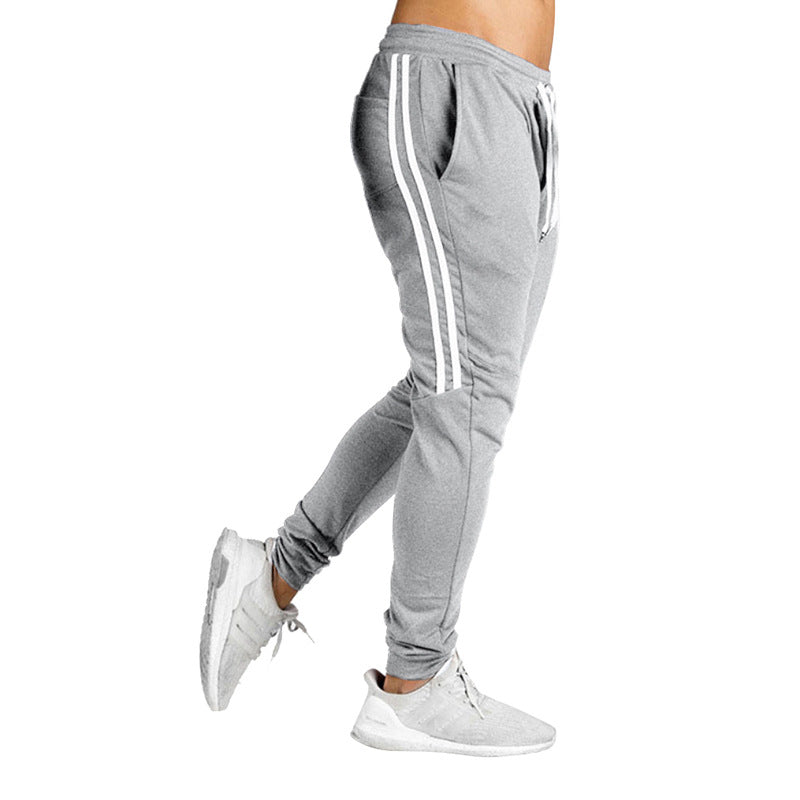 Herren Sportliche Jogginghose mit atmungsaktiver Struktur und seitlichen Streifen EB