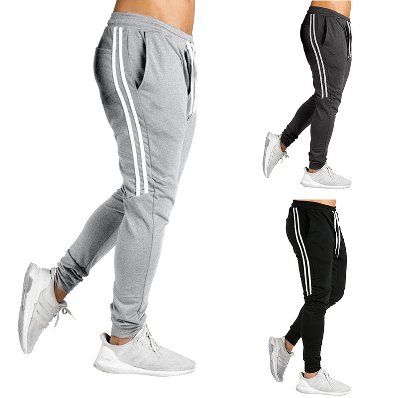 Herren Sportliche Jogginghose mit atmungsaktiver Struktur und seitlichen Streifen EB