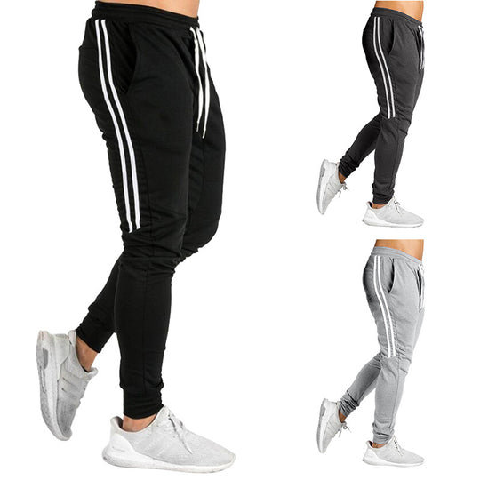 Herren Sportliche Jogginghose mit atmungsaktiver Struktur und seitlichen Streifen EB