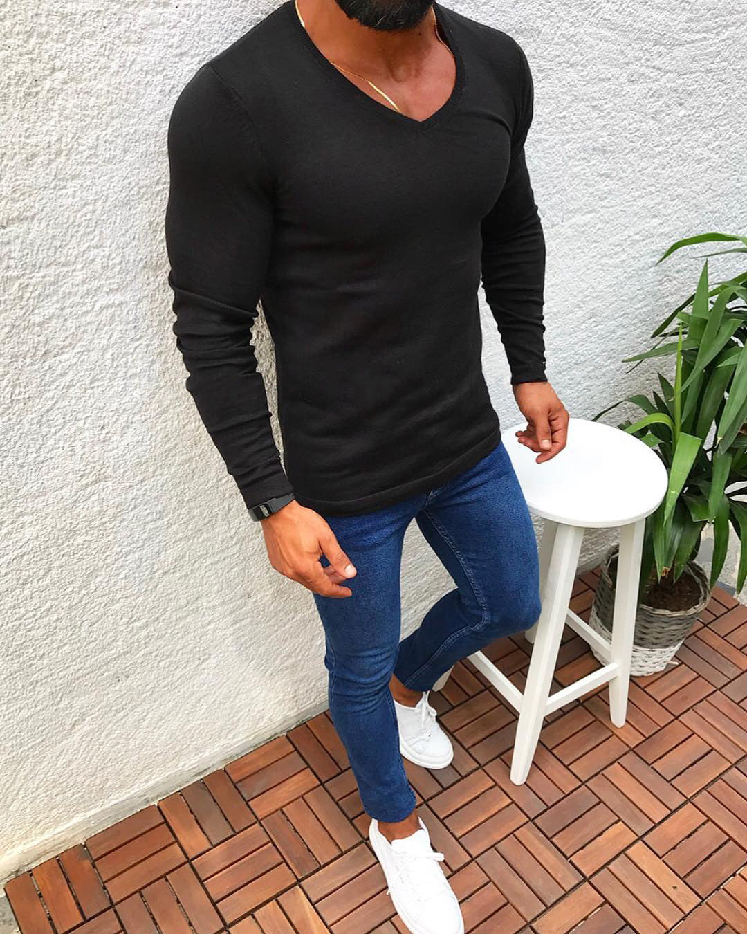 Herren elegantes Langarmshirt mit V-Ausschnitt und figurbetontem Schnitt EB