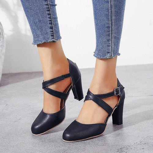Damen Pumps mit dekorativem Riemendesign und komfortablem Blockabsatz EB