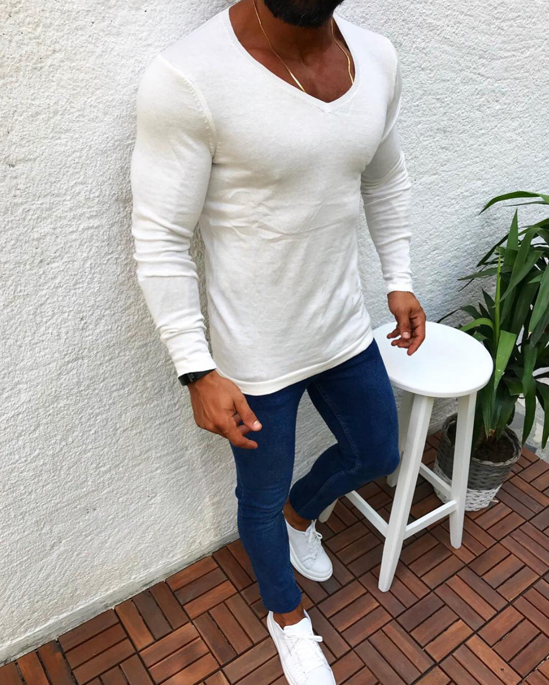 Herren elegantes Langarmshirt mit V-Ausschnitt und figurbetontem Schnitt EB