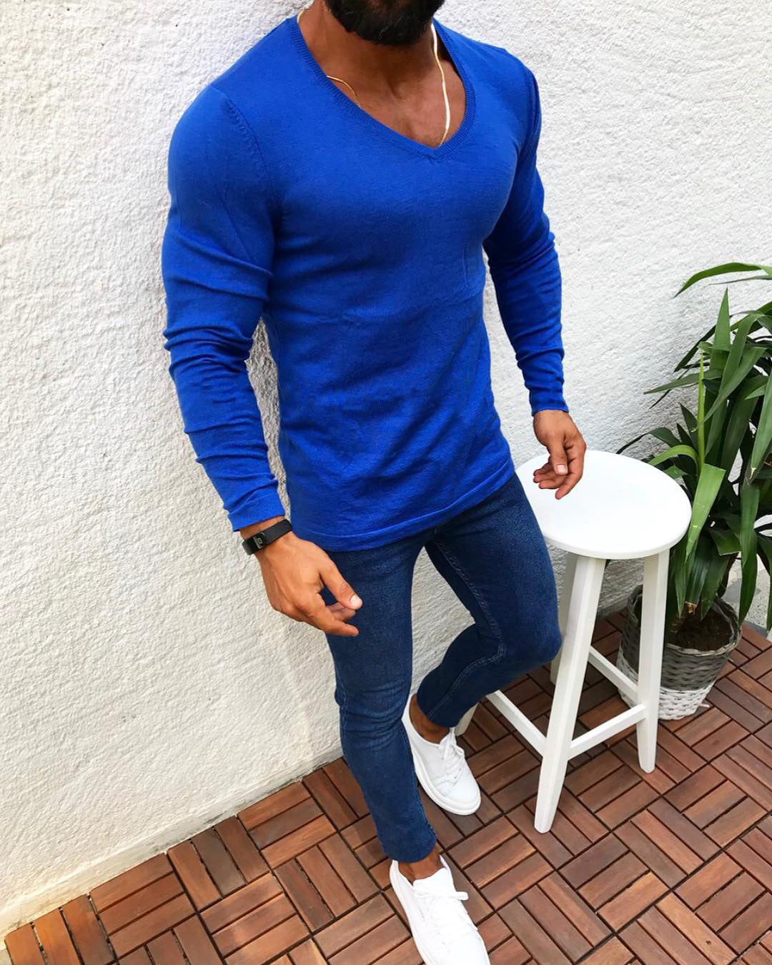 Herren figurbetontes Longsleeve aus Baumwolle mit V-Ausschnitt EB