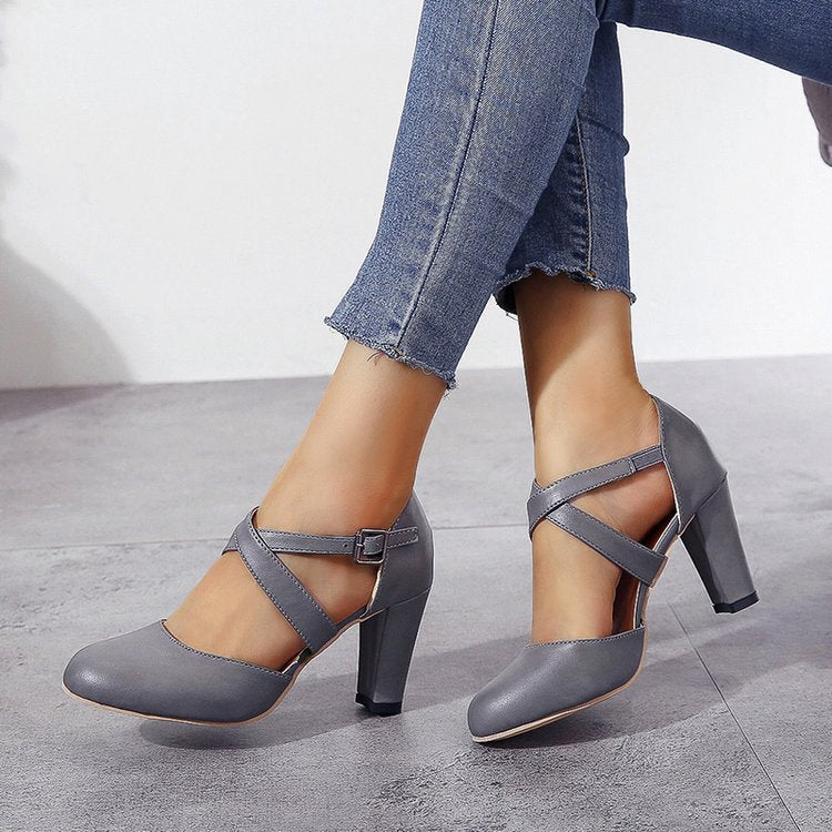 Damen Pumps mit dekorativem Riemendesign und komfortablem Blockabsatz EB