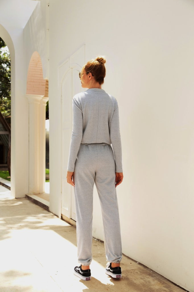 Damen Kapuzenoverall aus bequemem Sweatstoff mit elastischen Bündchen und taillierbarem Kordelzug EB