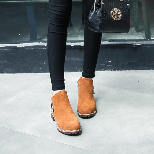 Damen Ankle-Boots aus softem Wildleder mit stabilem Blockabsatz EB