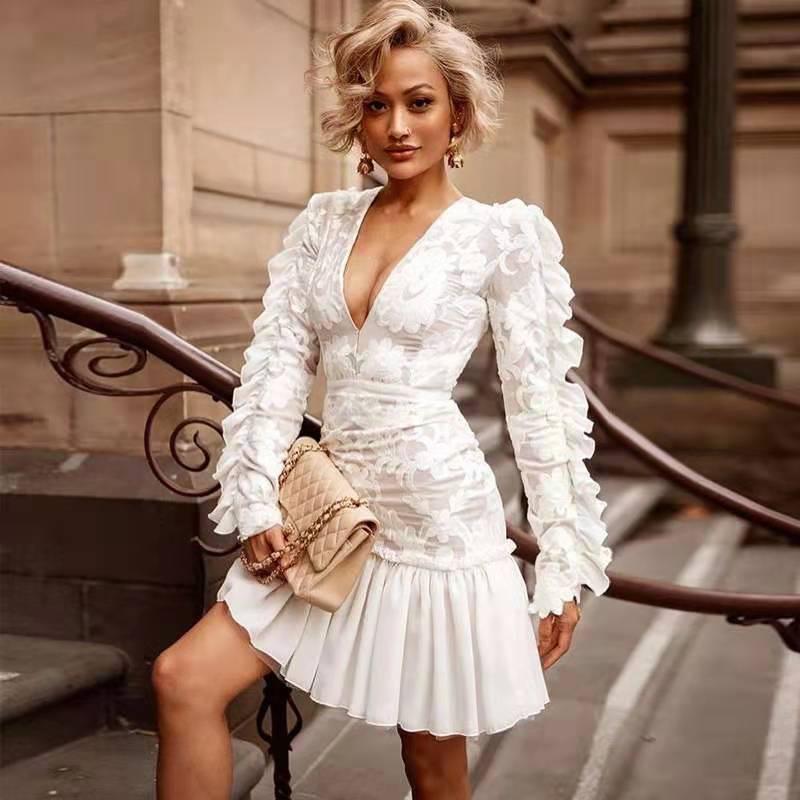 Damen Mini Kleid mit floralen Applikationen und Rüschendetails EB
