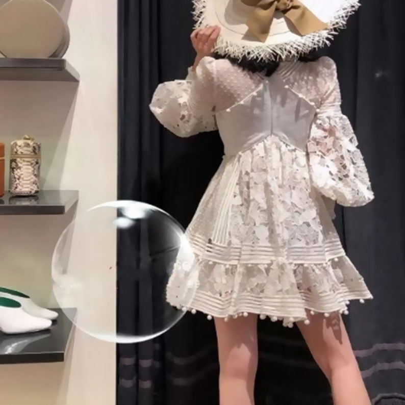 Damen verspieltes Blumenkleid mit Rüschendetails und transparenten Puffärmeln EB