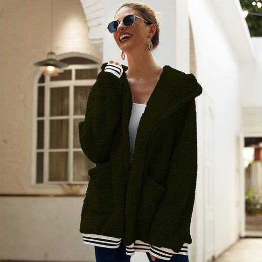 Damen Fleece-Hoodie im oversized Schnitt mit praktischen Taschen und verspielten Streifen EB