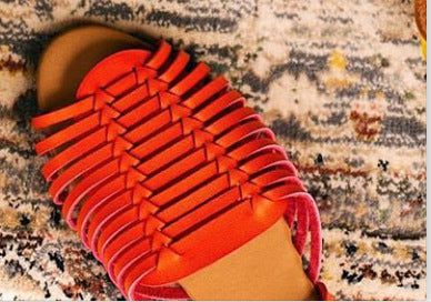 Damen modische Riemchensandalen mit strukturierter Oberflächentextur EB