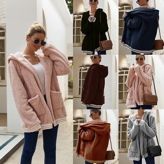 Damen Fleece-Hoodie im oversized Schnitt mit praktischen Taschen und verspielten Streifen EB